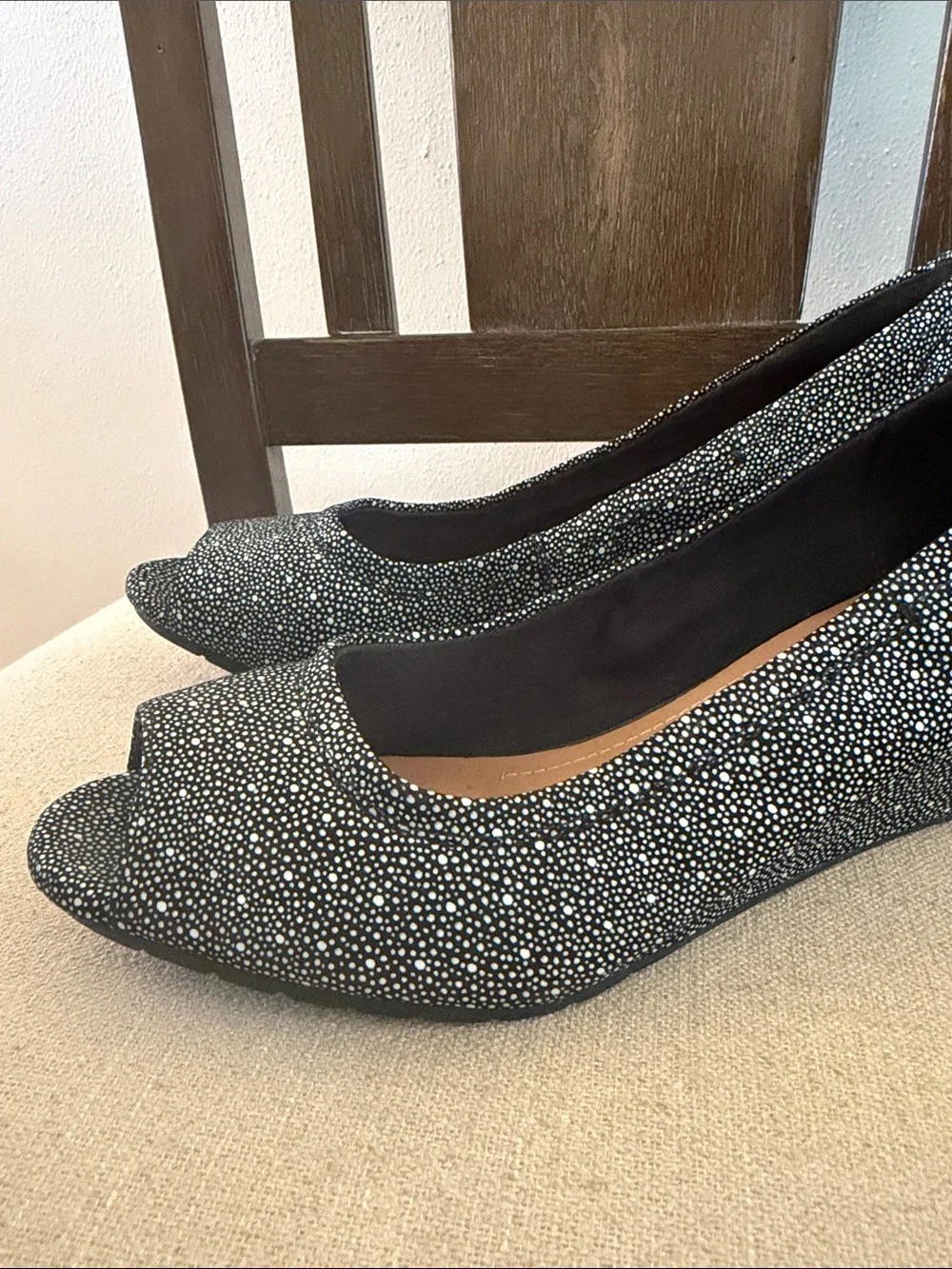 Clarks Women’s Speckled Dotted Peep-Toe Wedge Heels Black White Size 7